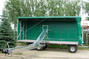 Conveyor for loading vegetables