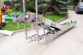 Conveyor for loading vegetables